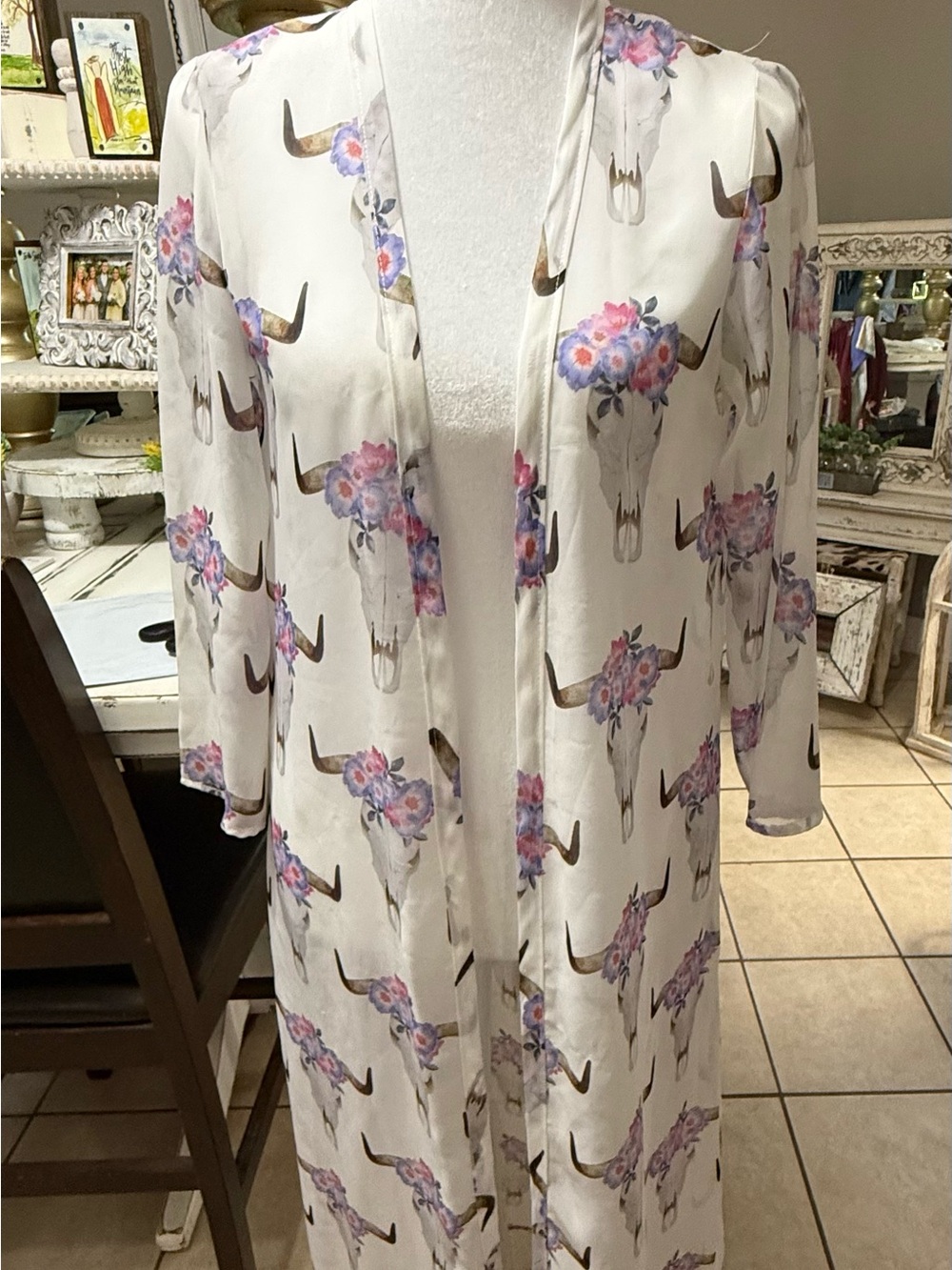 Show Me Your MuMu Cream Floral Skull Duster - Picture 3 of 7